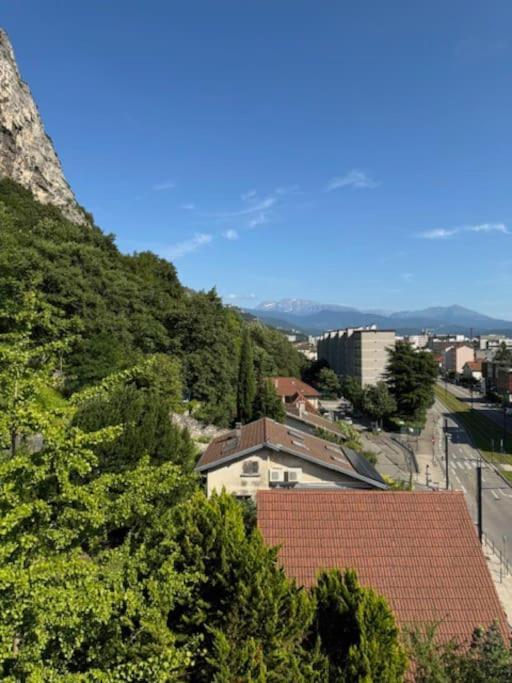 Calme Avec Vue A 20 Minutes De La Gare Apartment *